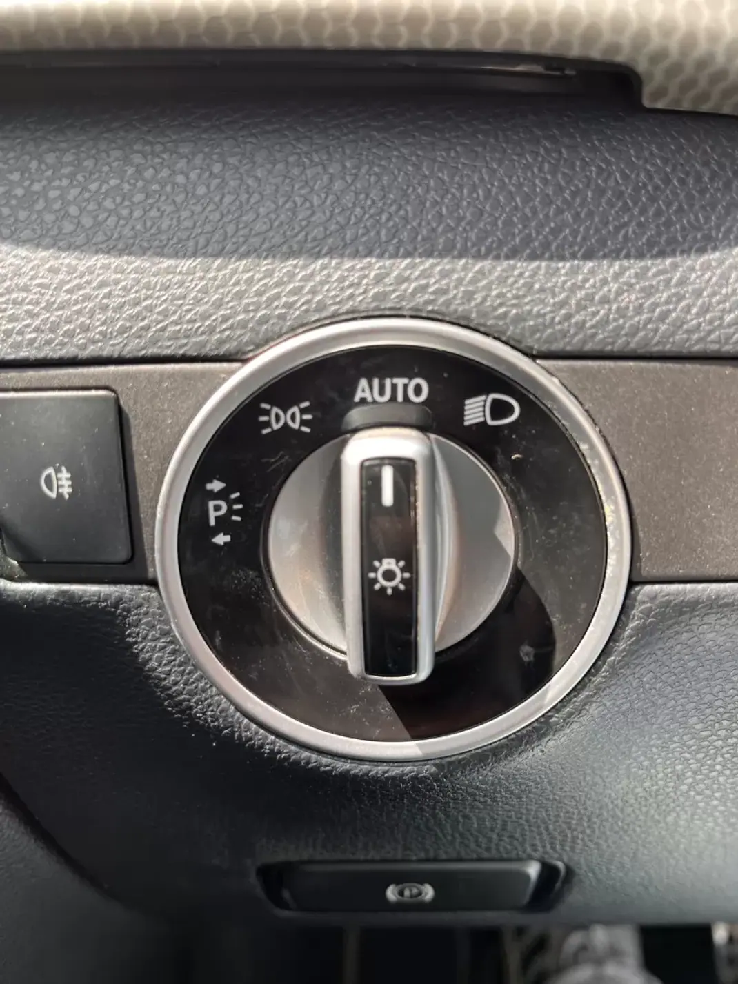 Mercedes-Benz B 180 2011 - 9990 EUR, 323900 km - AUTO.MOTO.pt - 323900km - foto 15 de 18