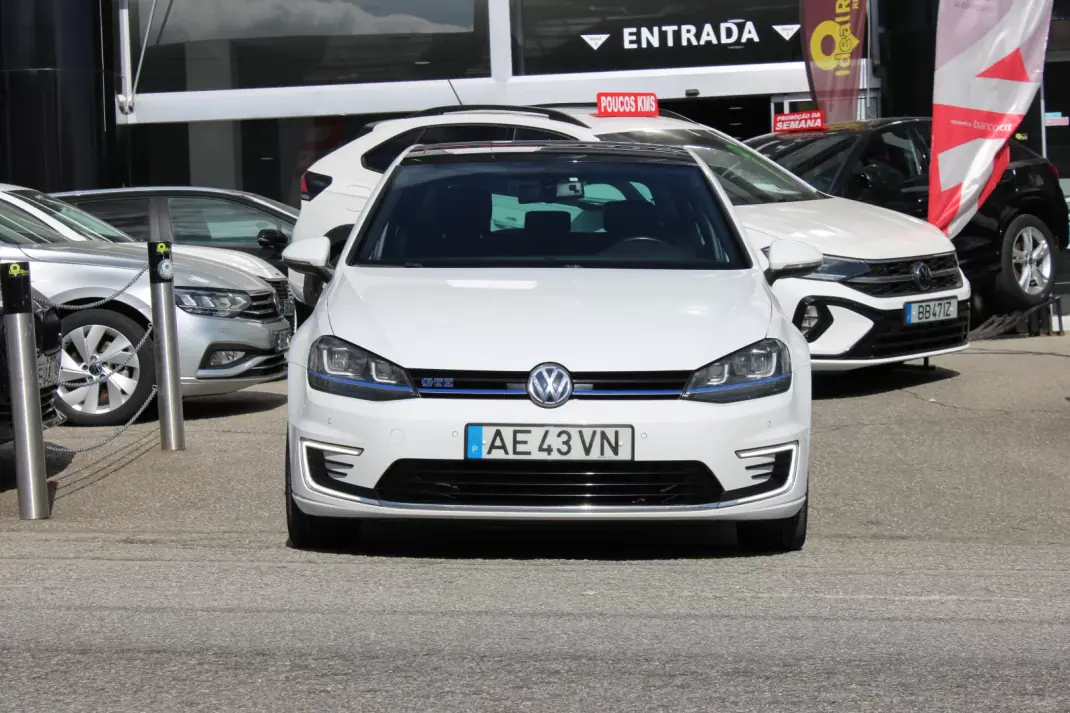 Volkswagen Golf 2015 - 12900 EUR, 233561 km - AUTO.MOTO.pt - 233561km - foto 26 de 27
