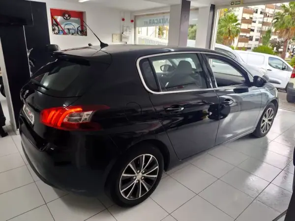 Peugeot 308 2014 - 8980 EUR, 165000 km - AUTO.MOTO.pt - 165000km - foto 15 de 22