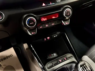Kia Stonic 2019 - 15750 EUR, 68000 km - AUTO.MOTO.pt - 68000km - foto 39 de 60