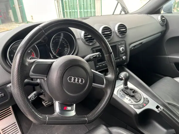 Audi TT Roadster 2.0 TFSI S tronic 2008 Gasolina — 174 000 km · Leiria Audi TT Roadster 2.0 TFSI S tronic 2008 Gasolina