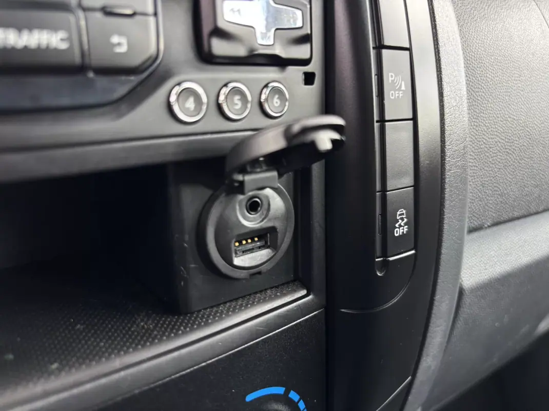 Citroën Jumpy 2015 - 16900 EUR, 135000 km - AUTO.MOTO.pt - 135000km - foto 32 de 39