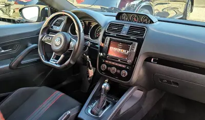 Volkswagen Scirocco 2015 - 25000 EUR, 125000 km - AUTO.MOTO.pt - 125000km - foto 13 de 28