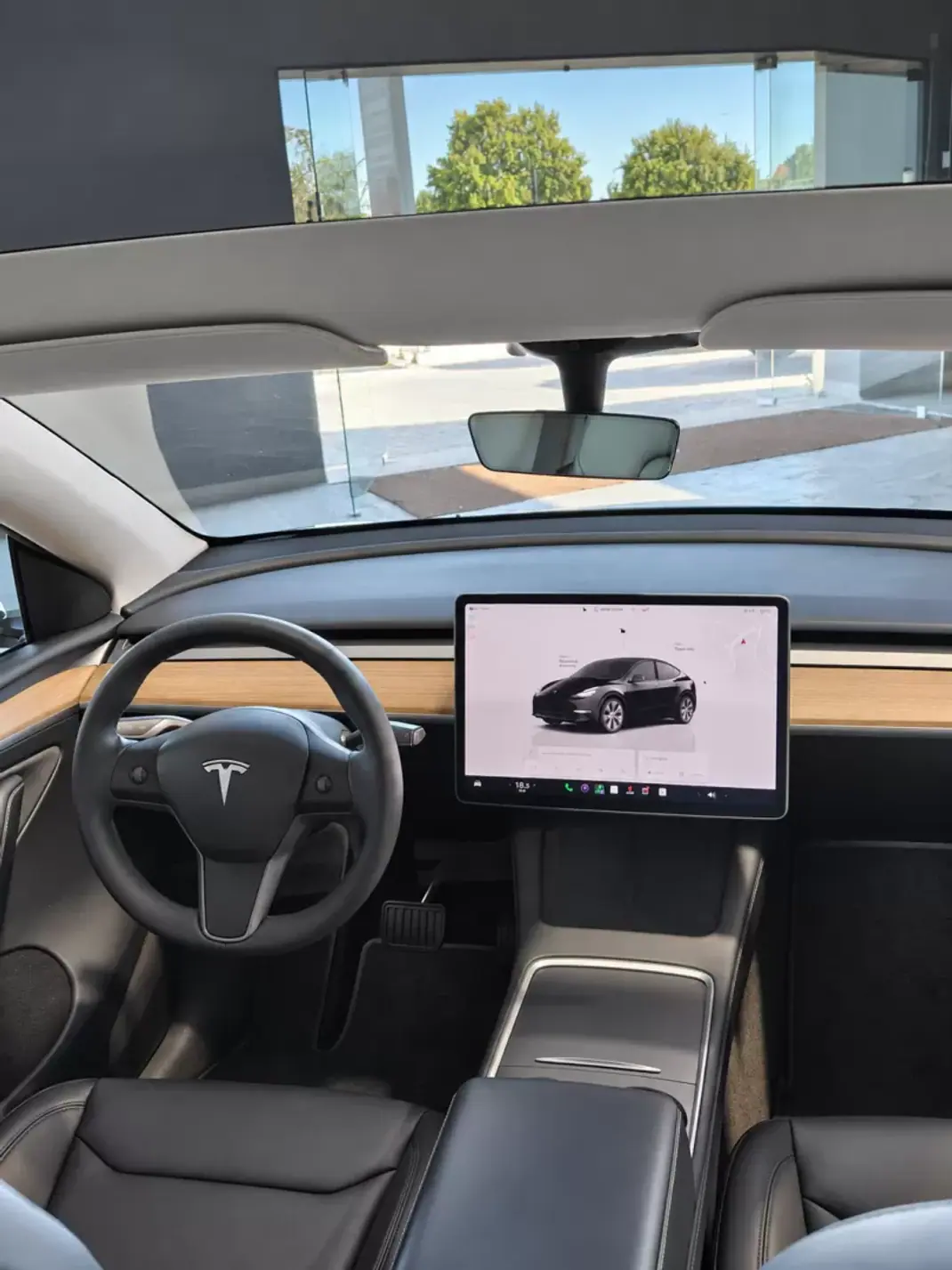 Tesla Model Y 2023 - 38490 EUR, 74953 km - 74953km - foto 17 de 25