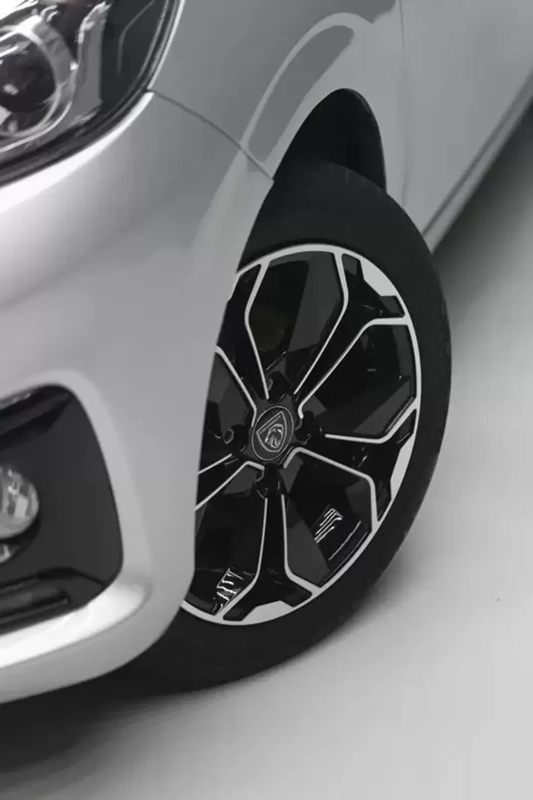 Peugeot 108 2017 - 9500 EUR, 49390 km - AUTO.MOTO.pt - 49390km - foto 13 de 45