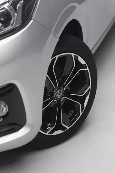 Peugeot 108 2017 - 9500 EUR, 49390 km - AUTO.MOTO.pt - 49390km - foto 13 de 45