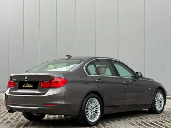 BMW 318 2012 - 11750 EUR, 171517 km - AUTO.MOTO.pt - 171517km - foto 6 de 12