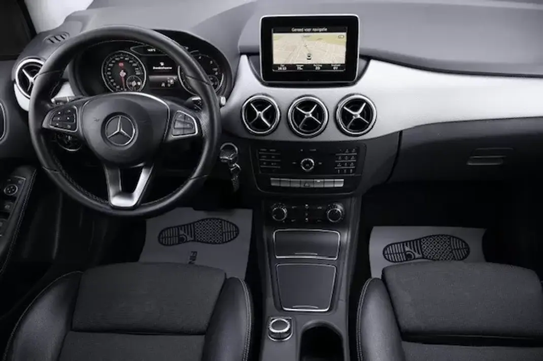 Mercedes-Benz MB180 2017 - 17450 EUR, 158282 km - 158282km - foto 9 de 18