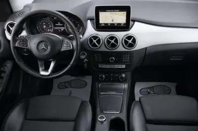 Mercedes-Benz MB180 2017 - 17450 EUR, 158282 km - AUTO.MOTO.pt - 158282km - foto 9 de 18