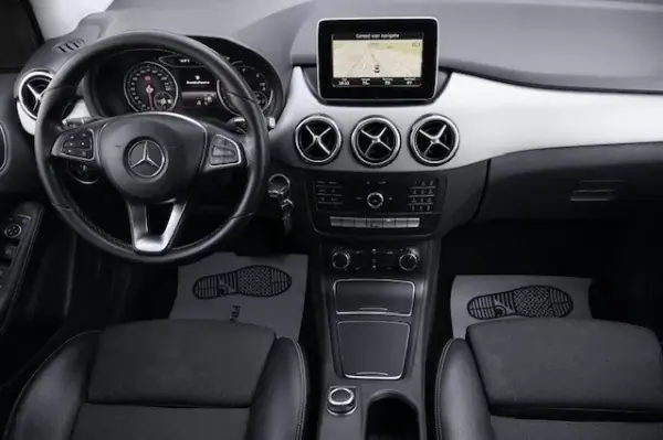 Mercedes-Benz MB180 2017 - 17450 EUR, 158282 km - AUTO.MOTO.pt - 158282km - foto 9 de 18