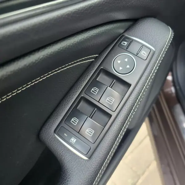 Mercedes-Benz CLA 180 2017 - 18950 EUR, 184855 km - AUTO.MOTO.pt - 184855km - foto 23 de 24