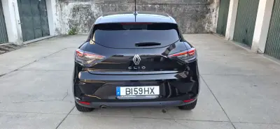 Renault Clio 2024 — foto 6 de 12