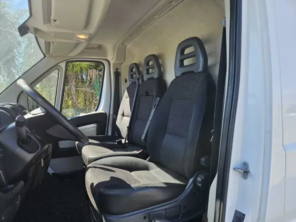 Peugeot BOXER L1H1 2.2HDI / IVA / GARANTIA / NACIONAL 2017 - 11750 EUR, 170000 km - AUTO.MOTO.pt - 170000km - foto 8 de 9