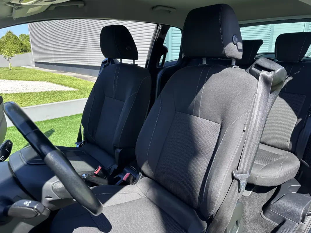 Ford B-Max 2017 - 9900 EUR, 130000 km - AUTO.MOTO.pt - 130000km - foto 38 de 53