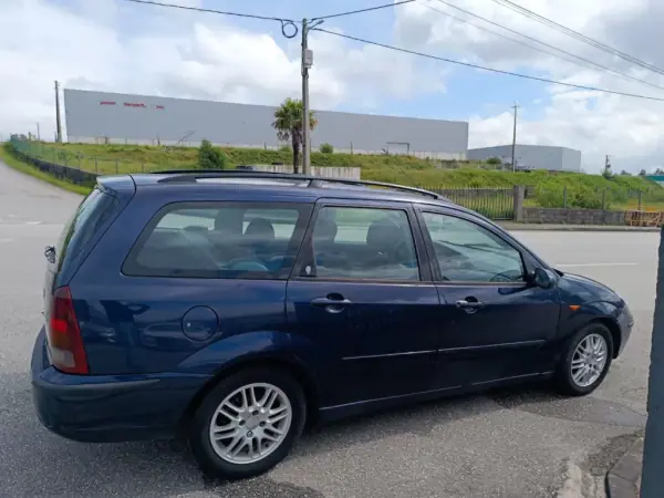 Ford Focus 2002 - 1800 EUR, 400000 km - AUTO.MOTO.pt - 400000km - foto 6 de 16