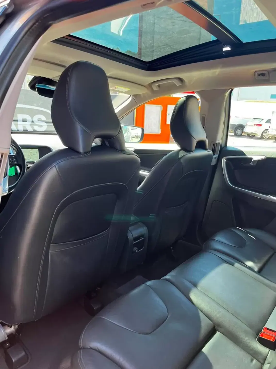 Volvo XC 60 2015 - 17900 EUR, 235971 km - 235971km - foto 16 de 23