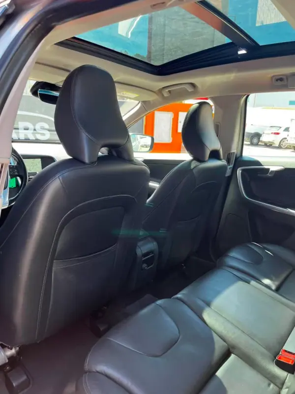 Volvo XC 60 2015 - 17900 EUR, 235971 km - 235971km - foto 16 de 23