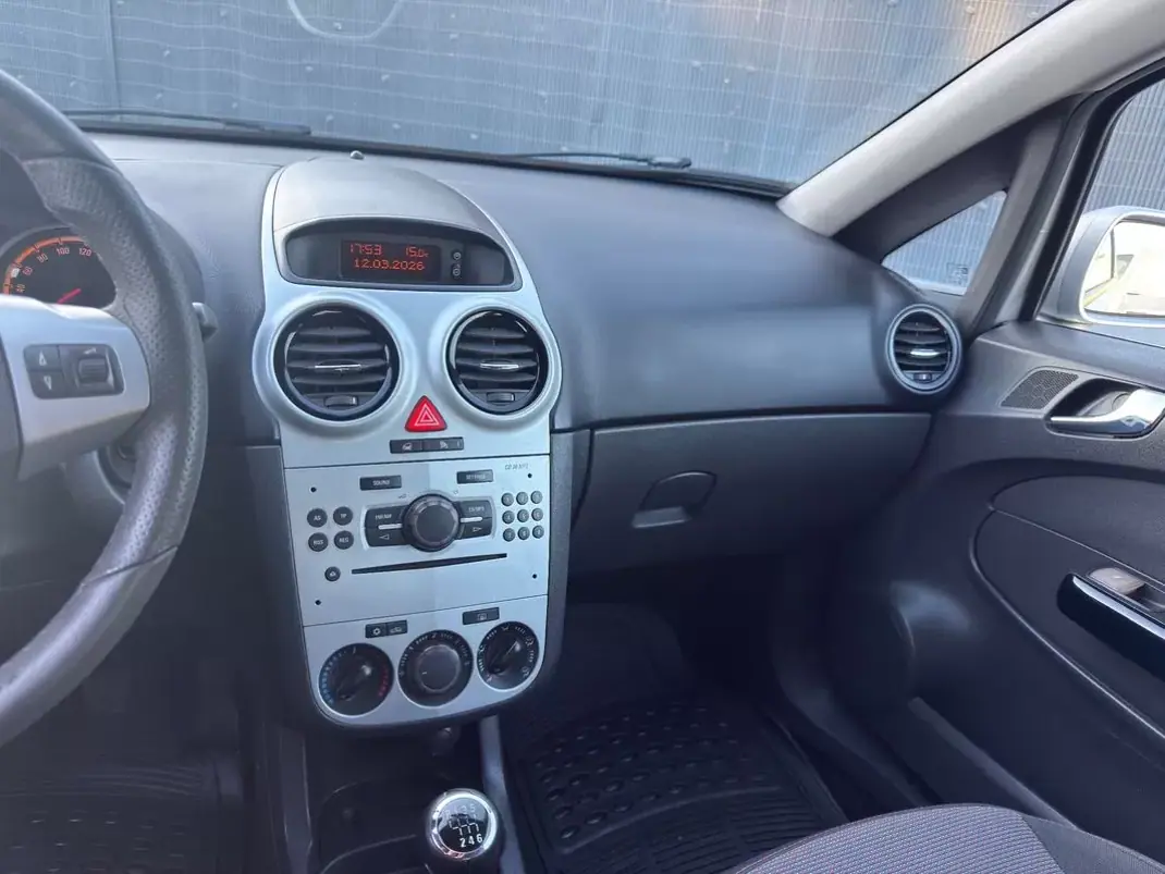 Opel 2007 - 4250 EUR, 139900 km - AUTO.MOTO.pt - 139900km - foto 9 de 17