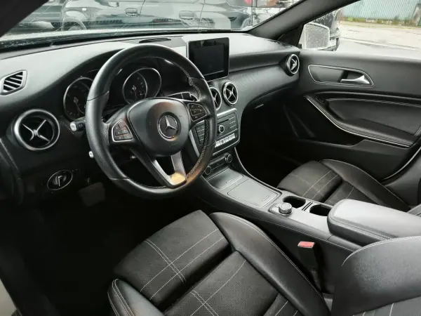 Mercedes-Benz A 160 2016 - 17500 EUR, 66530 km - AUTO.MOTO.pt - 66530km - foto 8 de 31