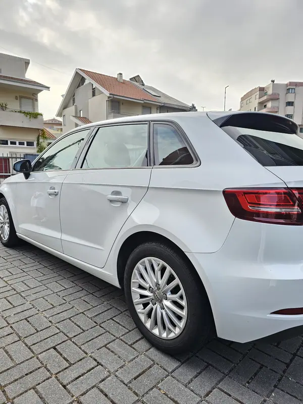 Audi A3 Sportback 2017 - 13990 EUR, 215500 km - AUTO.MOTO.pt - 215500km - foto 6 de 16