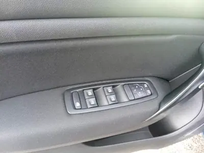 Renault Mégane Break 2017 - 14900 EUR, 165000 km - AUTO.MOTO.pt - 165000km - foto 8 de 13