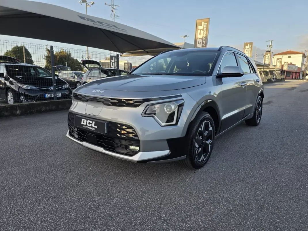Kia Niro EV 2022 - 23990 EUR, 89000 km - AUTO.MOTO.pt - 89000km - foto 3 de 46