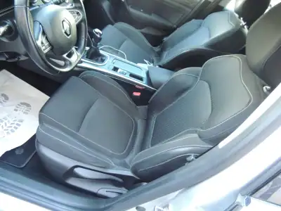 Renault Mégane Break 2018 - 15500 EUR, 156500 km - AUTO.MOTO.pt - 156500km - foto 12 de 15