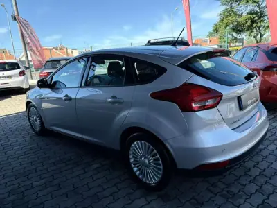 Ford Focus 2018 - 13900 EUR, 114000 km - AUTO.MOTO.pt - 114000km - foto 15 de 16
