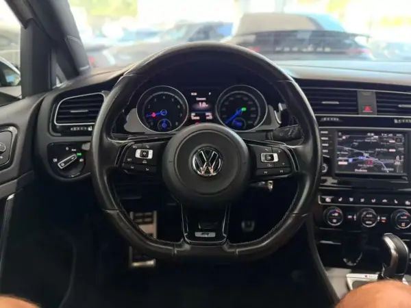 Volkswagen Golf 2016 - 25990 EUR, 134940 km - 134940km - foto 20 de 35