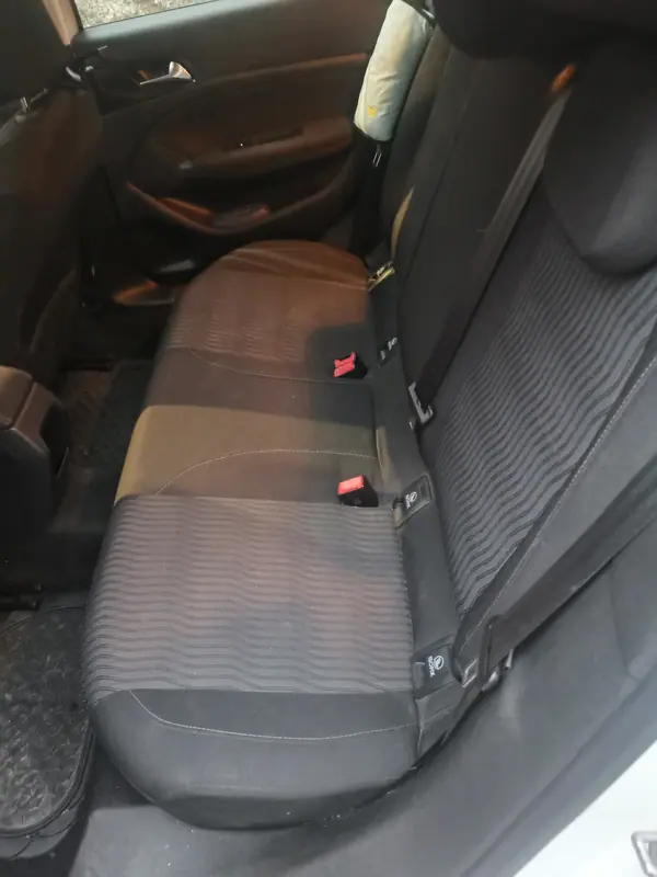 Peugeot 308 2014 - 7300 EUR, 160850 km - AUTO.MOTO.pt - 160850km - foto 6 de 10