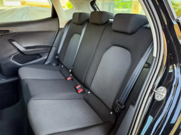 SEAT Ibiza 2019 - 13990 EUR, 132000 km - AUTO.MOTO.pt - 132000km - foto 8 de 12