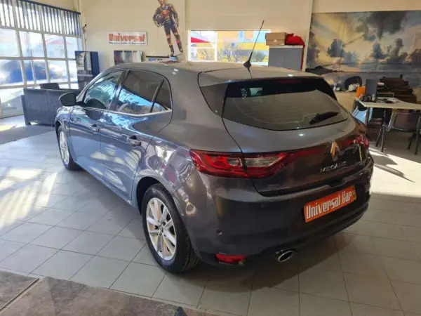 Renault Mégane 2016 - 13600 EUR, 152000 km - AUTO.MOTO.pt - 152000km - foto 5 de 21