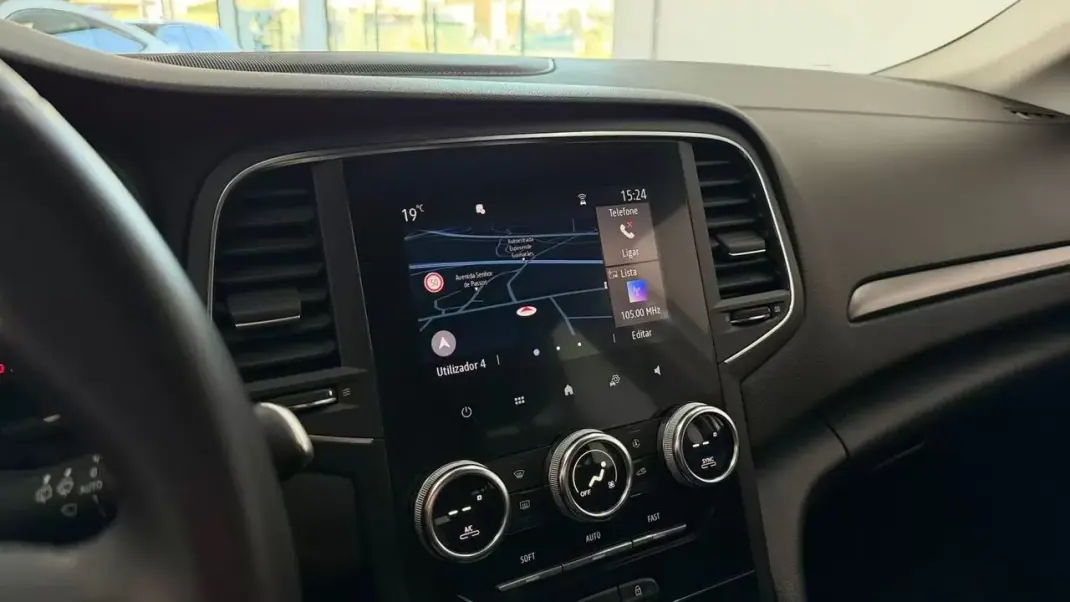 Renault Mégane Sport Tourer 2020 - 13990 EUR, 137993 km - AUTO.MOTO.pt - 137993km - foto 31 de 32