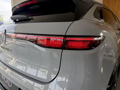 Renault Mégane E-Tech 2022 - 24999 EUR, 27000 km - AUTO.MOTO.pt - 27000km - foto 27 de 116