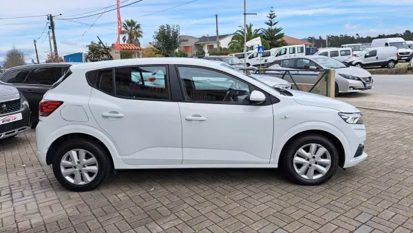 Dacia Sandero 2021 - 12900 EUR, 82644 km - AUTO.MOTO.pt - 82644km - foto 9 de 29