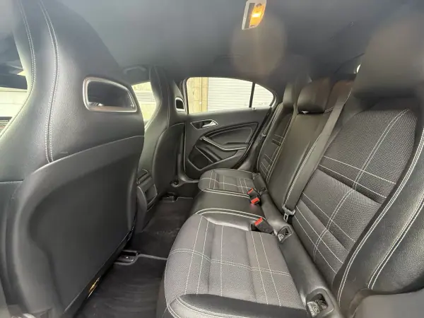 Mercedes-Benz A 180 2016 - 14950 EUR, 145000 km - 145000km - foto 11 de 15