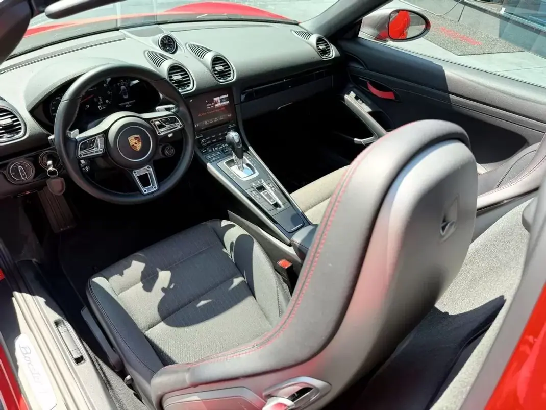 Porsche 718 Boxster 2023 - 85900 EUR, 29000 km - 29000km - foto 9 de 26
