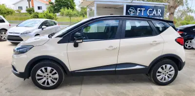 Renault Captur 2017 - 12990 EUR, 137723 km - AUTO.MOTO.pt - 137723km - foto 8 de 22