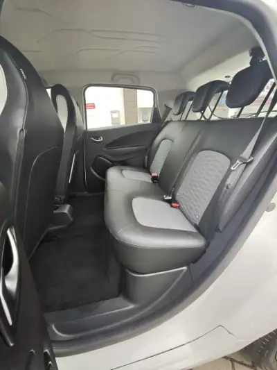 Renault Zoe 2020 - 15600 EUR, 92000 km - AUTO.MOTO.pt - 92000km - foto 5 de 10