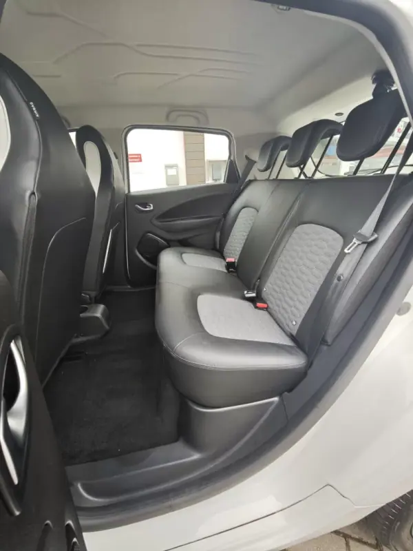 Renault Zoe 2020 - 15600 EUR, 92000 km - AUTO.MOTO.pt - 92000km - foto 5 de 10