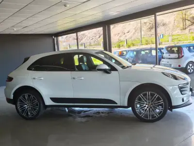 Porsche Macan 2016 - 47500 EUR, 141000 km - AUTO.MOTO.pt - 141000km - foto 3 de 23