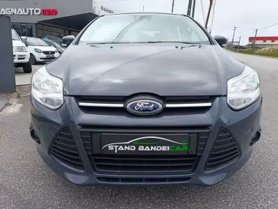 Ford Focus 2014 - 9900 EUR, 168000 km - AUTO.MOTO.pt - 168000km - foto 4 de 21