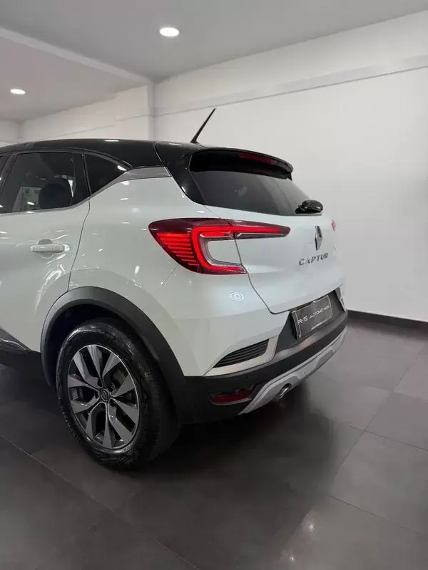 Renault Captur 2021 - 20000 EUR, 80000 km - AUTO.MOTO.pt - 80000km - foto 7 de 22