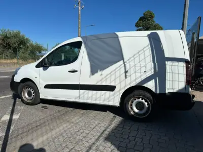 Citroën Berlingo 2016 - 12900 EUR, 101818 km - AUTO.MOTO.pt - 101818km - foto 2 de 27