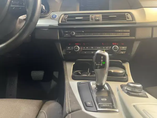 BMW 520 2010 - 15999 EUR, 174000 km - AUTO.MOTO.pt - 174000km - foto 40 de 51