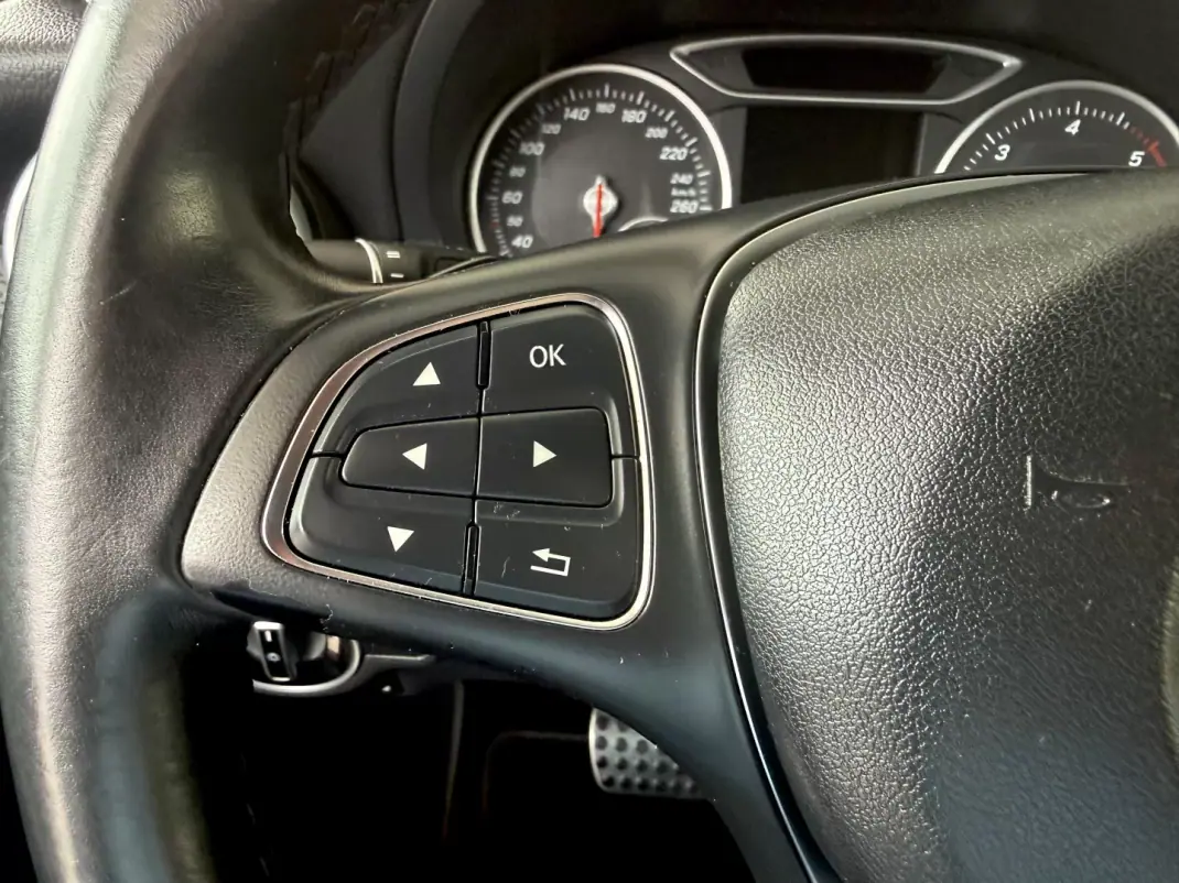 Mercedes-Benz A 180 2015 - 15999 EUR, 219500 km - AUTO.MOTO.pt - 219500km - foto 71 de 110