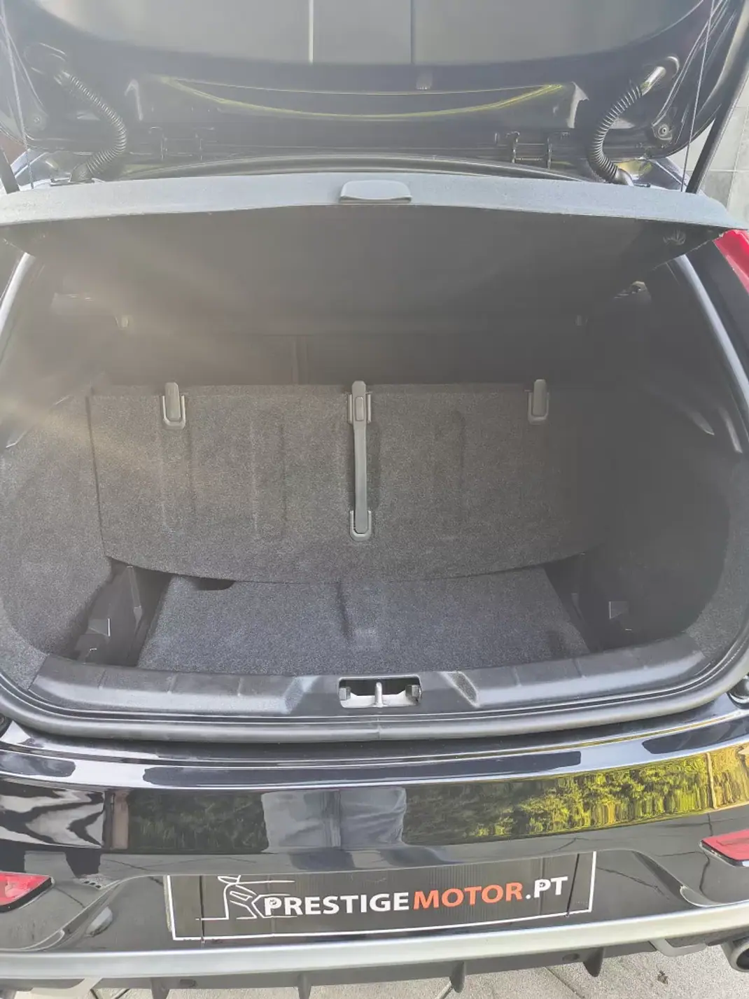 Volvo V40 2015 - 13900 EUR, 181000 km - AUTO.MOTO.pt - 181000km - foto 27 de 28