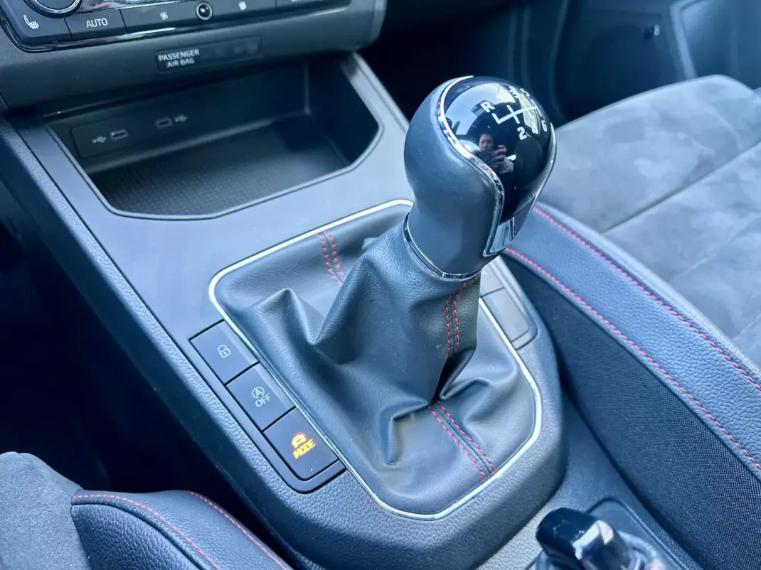 SEAT Ibiza 2021 - 16500 EUR, 77000 km - AUTO.MOTO.pt - 77000km - foto 26 de 30