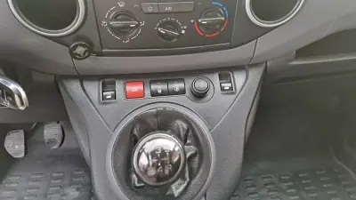 Peugeot Partner 1.6 BlueHDI L2 - 3 Lugares 2018 - 9900 EUR, 250472 km - AUTO.MOTO.pt - 250472km - foto 20 de 26
