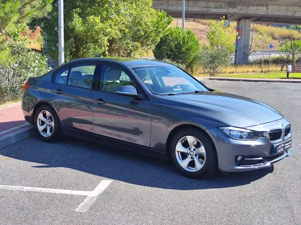 BMW 320 2013 - 14980 EUR, 161500 km - AUTO.MOTO.pt - 161500km - foto 5 de 38